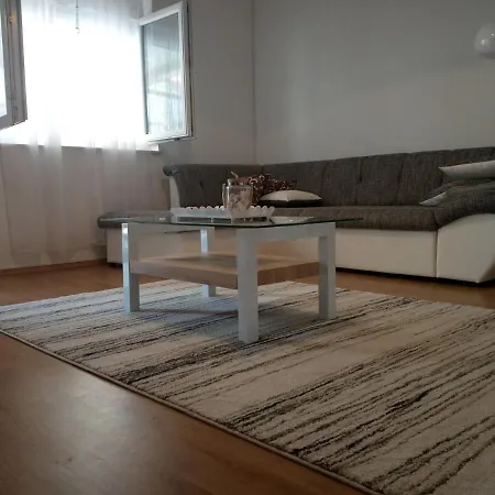 Family Friendly With A Swimming Pool - 14933 דירה