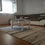 Family Friendly With A Swimming Pool - 14933 דירה